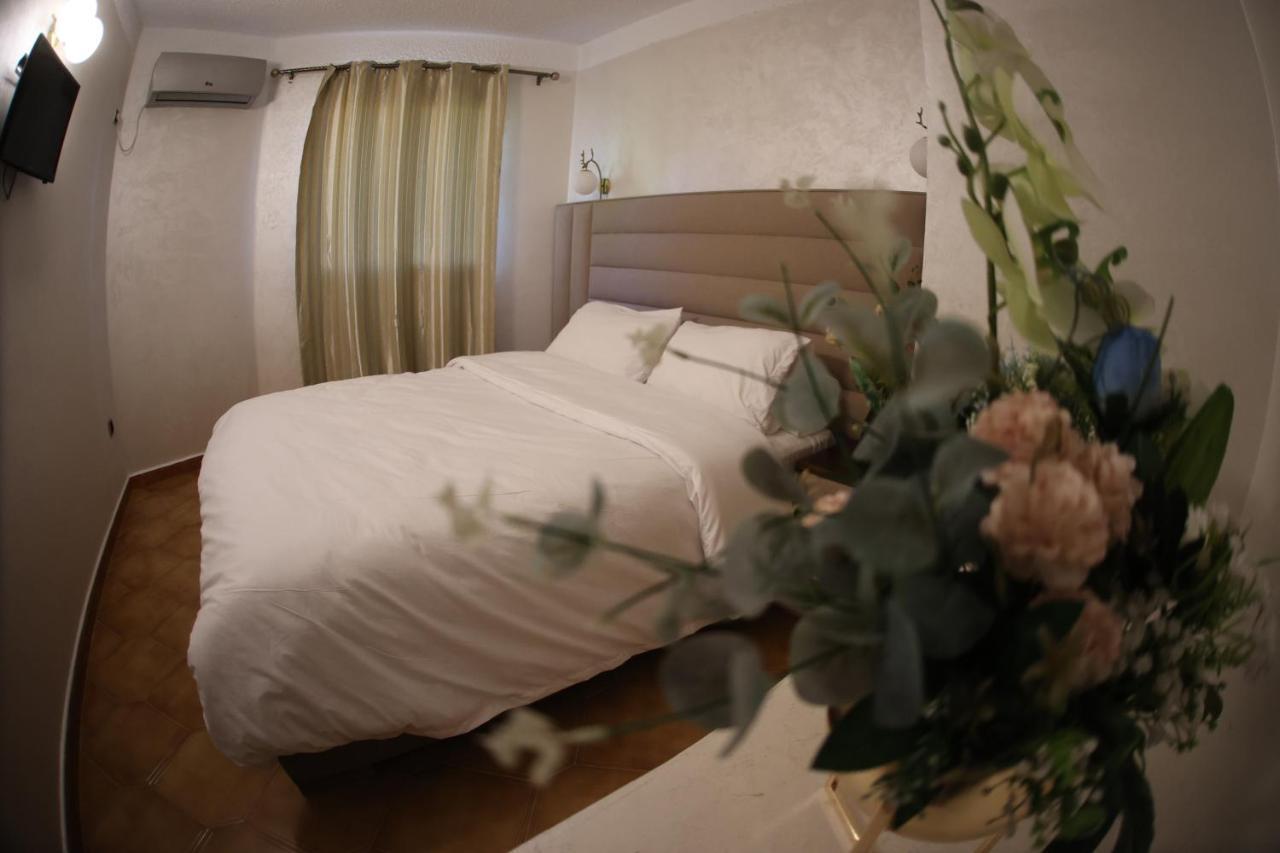 Hotel Des Lilas Oujda Bagian luar foto